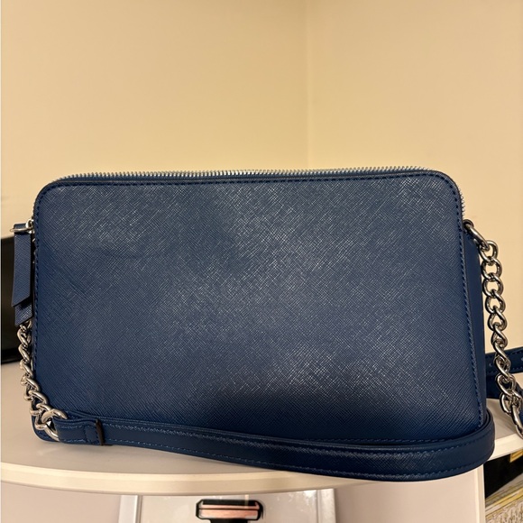 EUC Nine West Navy Crossbody Bag with Silver Chain Strap - Picture 2 of 4